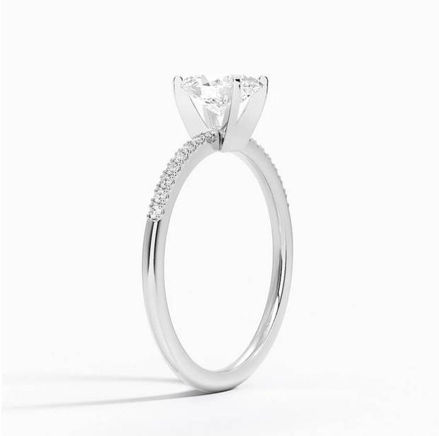 PAVÉ OVAL DIAMOND RING